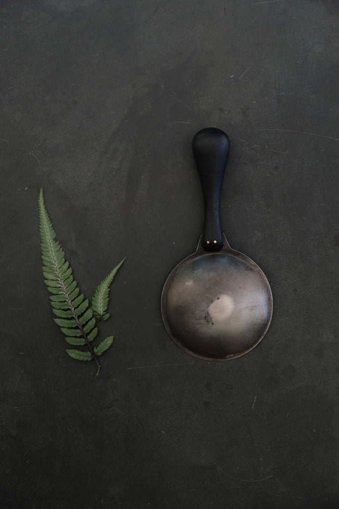 Kobachi dish with bulb handle