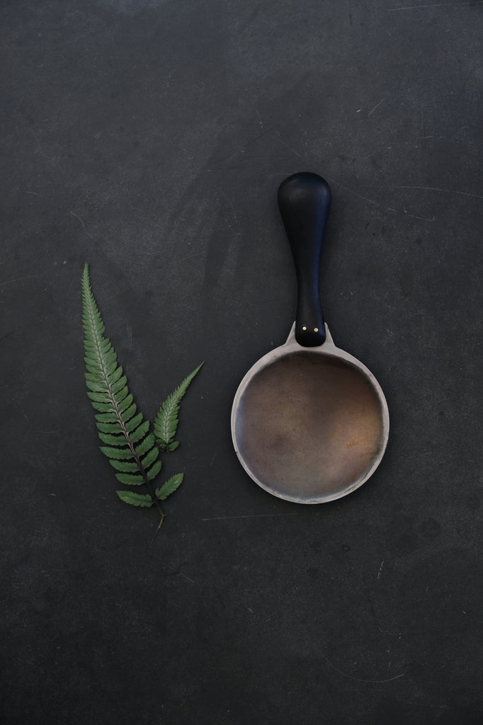 Kobachi dish with bulb handle